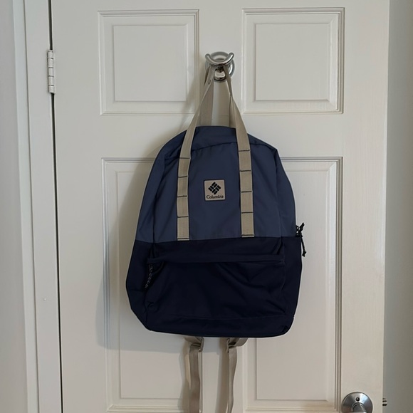 Columbia Sportswear Trek 24L backpack. Like New Blue - Picture 2 of 5